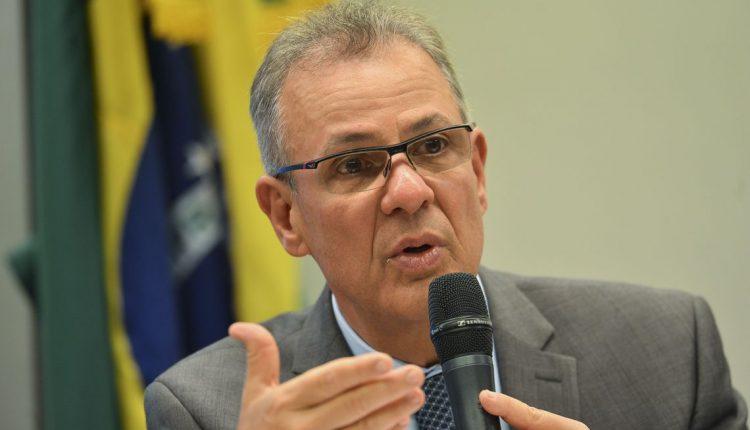 Governo quer reposicionar Eletrobras como investidor, diz ministro