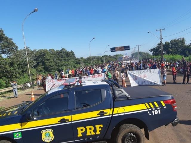 Índios conversam com MPF e liberam rodovia após quatro horas de protesto