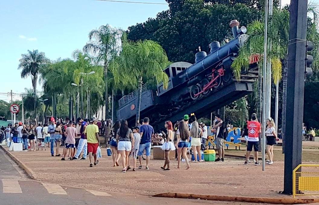 Mesmo com assédio sendo crime, mulheres relatam constrangimentos no Carnaval