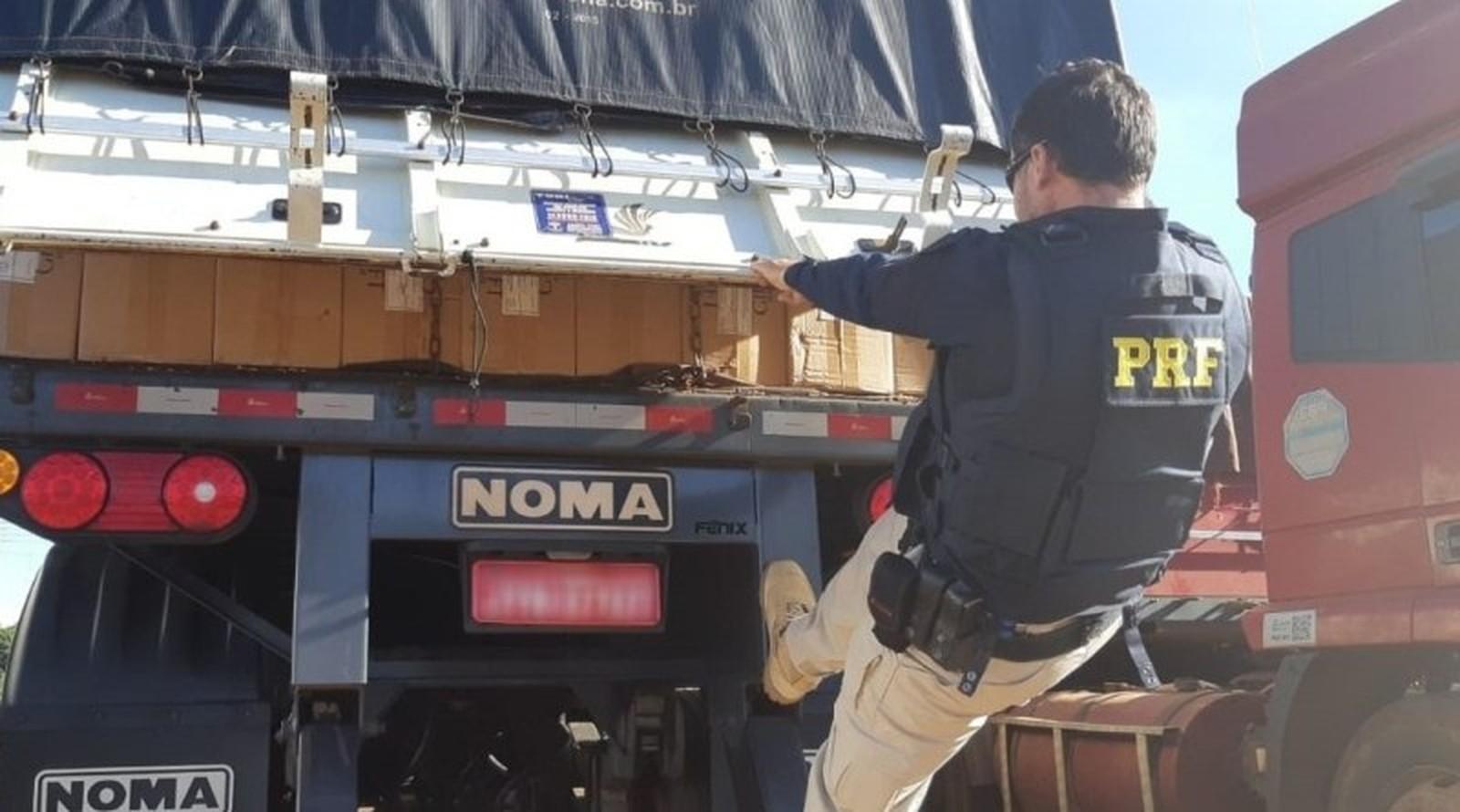 Polícia apreende 350 mil maços de cigarros do Paraguai em caminhão abandonado em MS