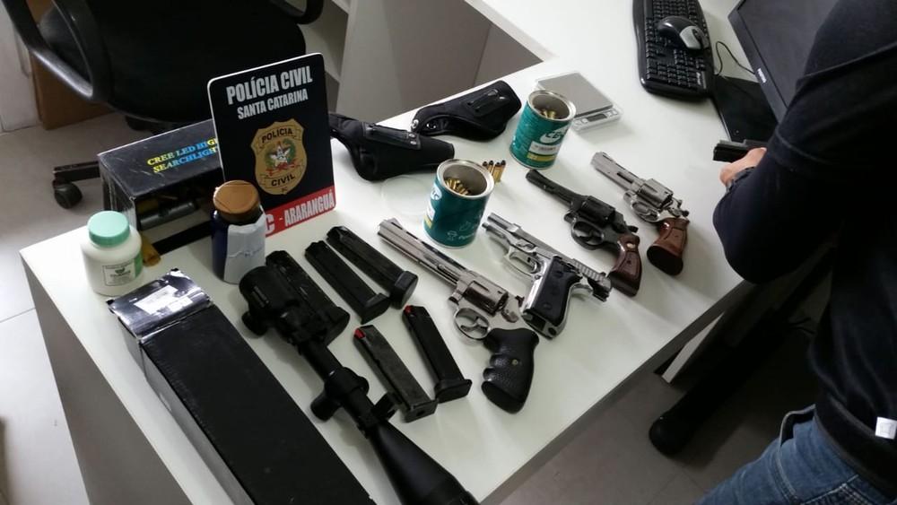 Polícia Civil cumpre mandados no Sul de SC e MS durante operação de combate ao tráfico de drogas