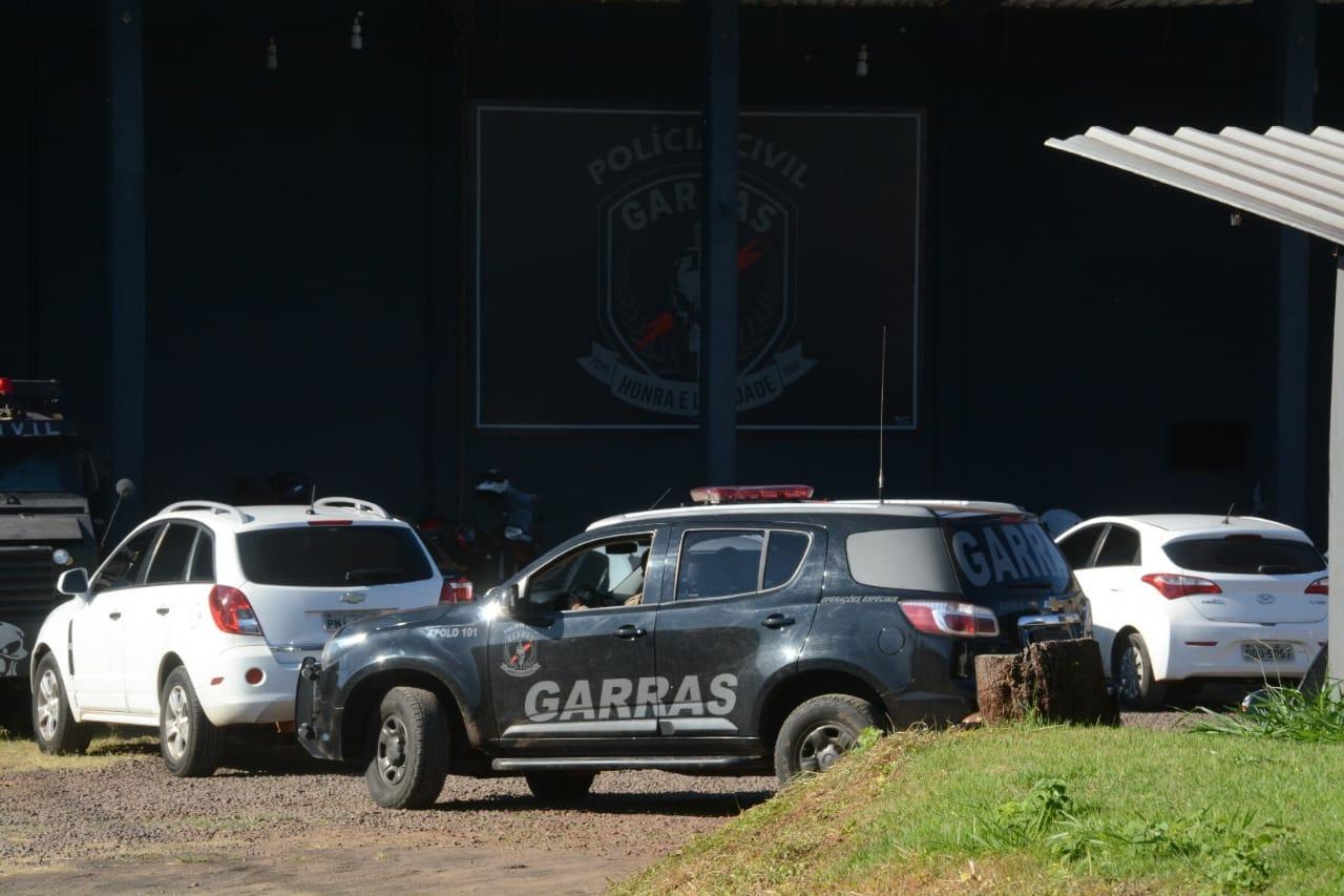 Policial e ex-secretário estão entre  presos em operação do Gaeco