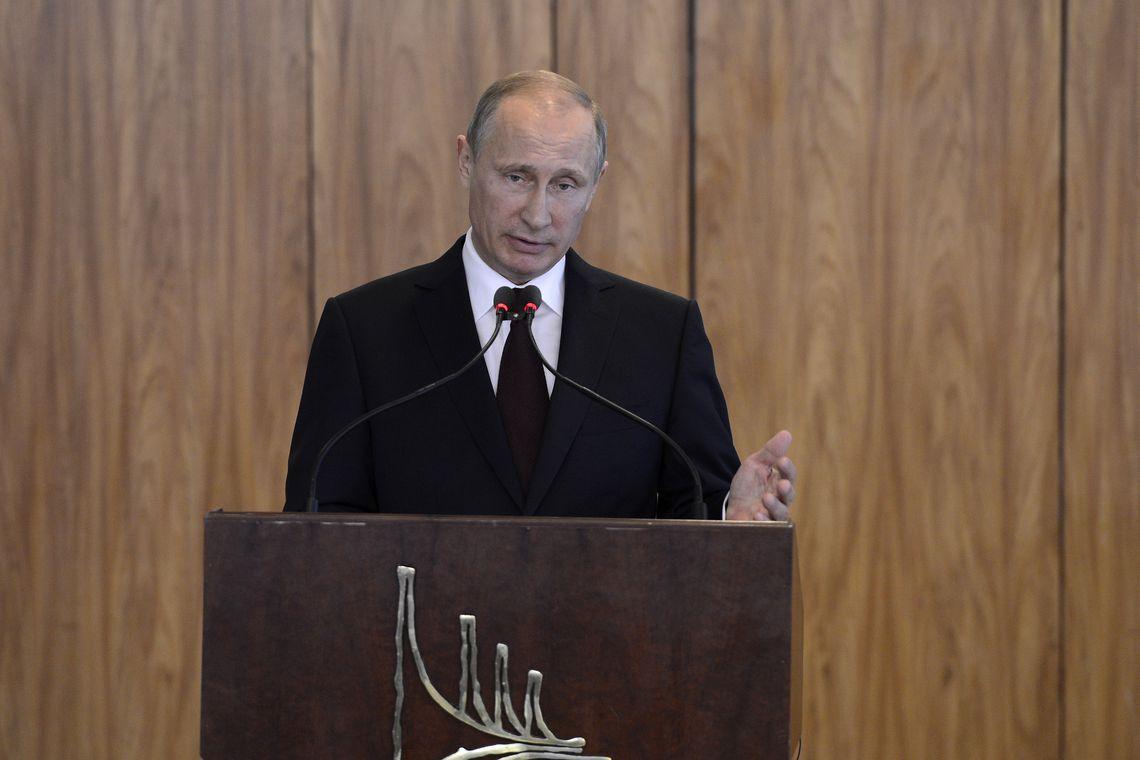 Putin suspende adesão da Rússia a tratado de desarmamento nuclear Putin suspende adesão da Rússia a tratado de desarmamento nuclear