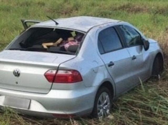 Condutor tenta fugir, mas capota veículo com quase meia tonelada de maconha Condutor tenta fugir, mas capota veículo com quase meia tonelada de maconha