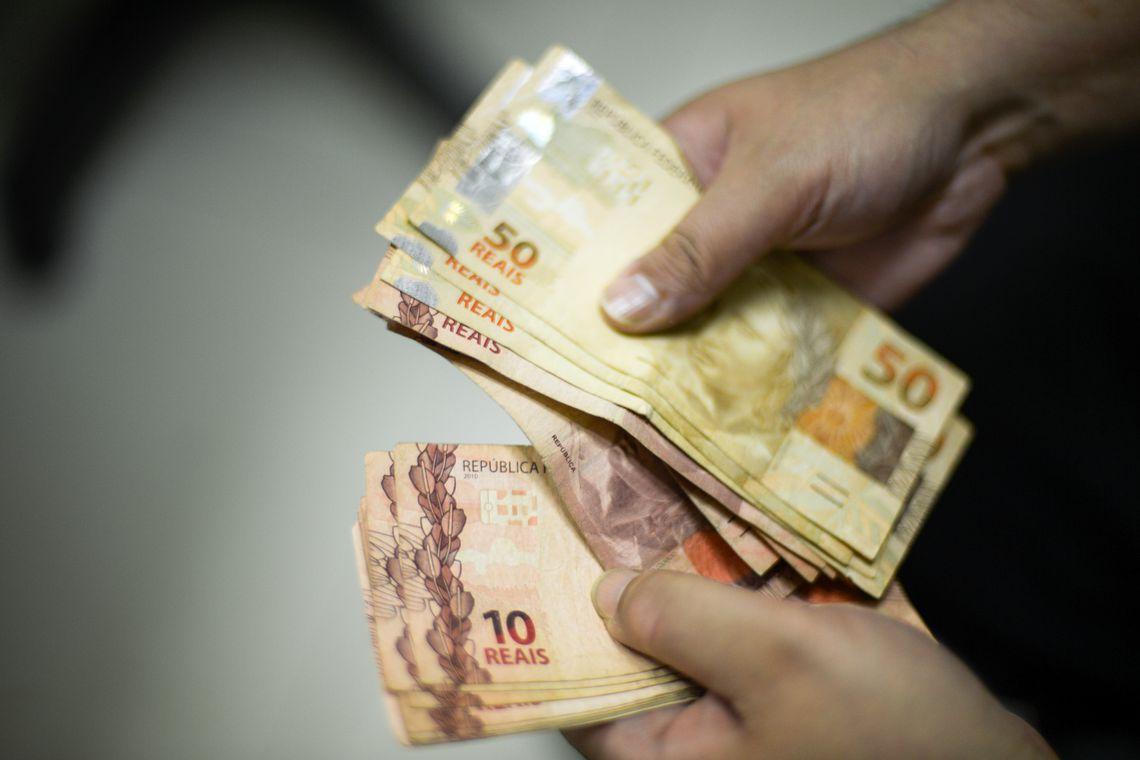 Governo propõe salário mínimo de R$ 1.040 para o próximo ano Governo propõe salário mínimo de R$ 1.040 para o próximo ano