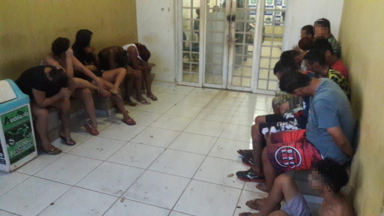Polícia impede tribunal do crime e prende 14 pessoas em Três Lagoas (MS) Polícia impede tribunal do crime e prende 14 pessoas em Três Lagoas (MS)
