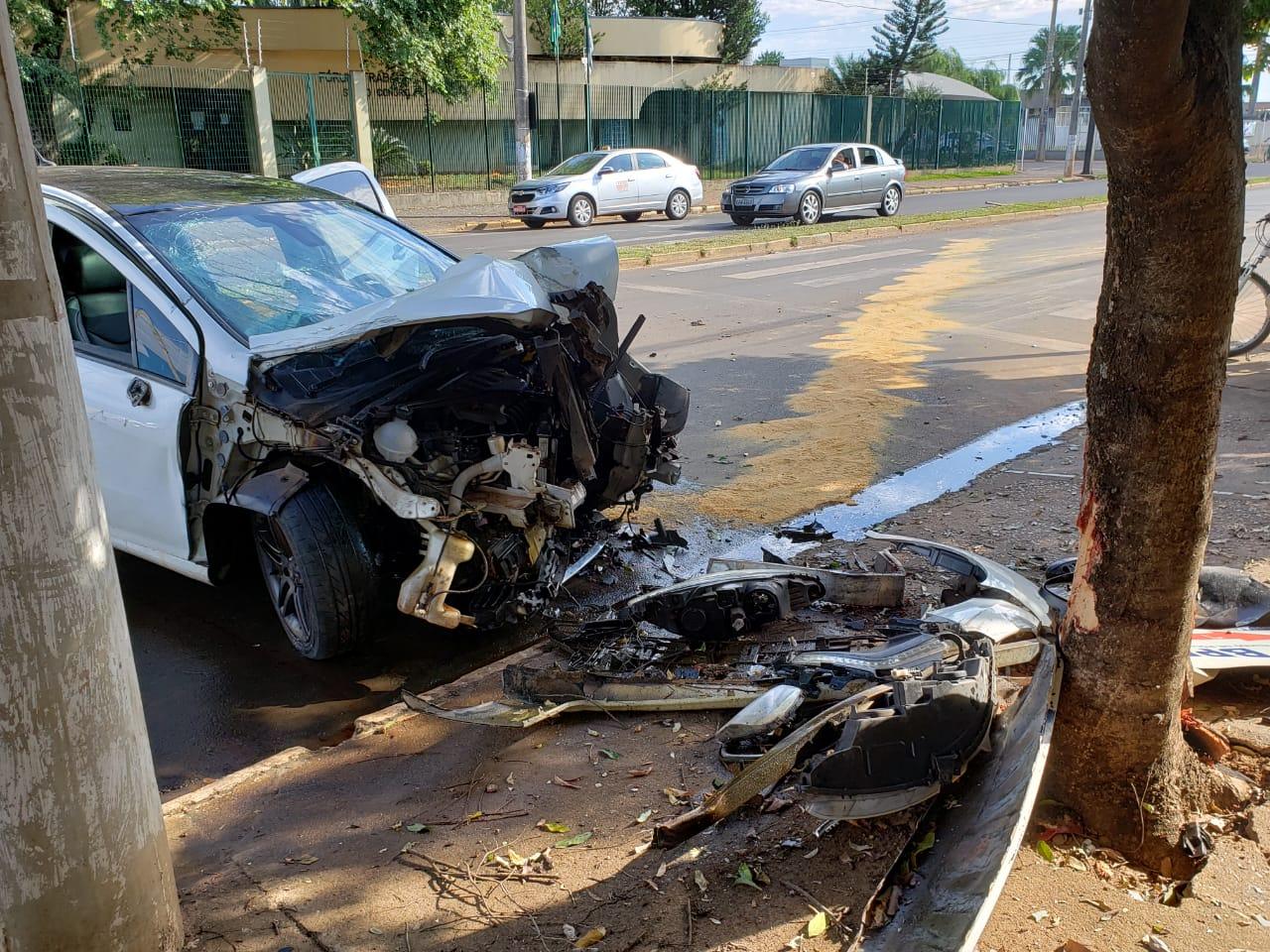 Vítima de acidente de ontem (28) continua internado na UTI do Hospital Auxiliadora Vítima de acidente de ontem (28) continua internado na UTI do Hospital Auxiliadora