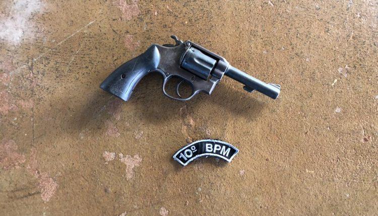 Assaltante aponta arma para bebê de 3 meses, ameaça mãe e leva celular Assaltante aponta arma para bebê de 3 meses, ameaça mãe e leva celular
