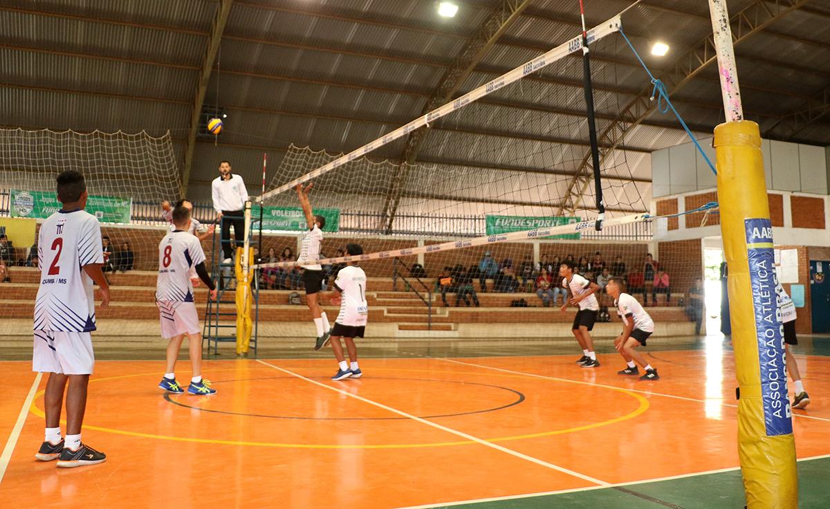 Três-lagoenses estão nas semifinais dos Jogos Escolares da Juventude Três-lagoenses estão nas semifinais dos Jogos Escolares da Juventude