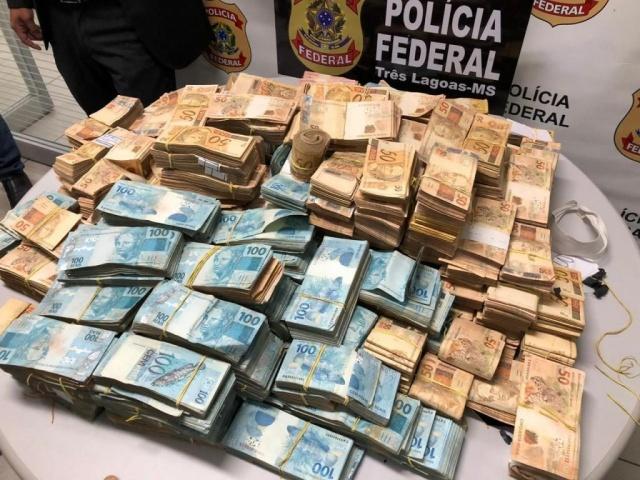PF apreende malas com cerca de R$ 4 milhões em endereços de suspeitos