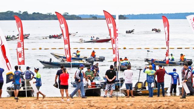 R$ 2 milhões são injetados na economia de Três Lagoas pelo Torneio de Pesca R$ 2 milhões são injetados na economia de Três Lagoas pelo Torneio de Pesca