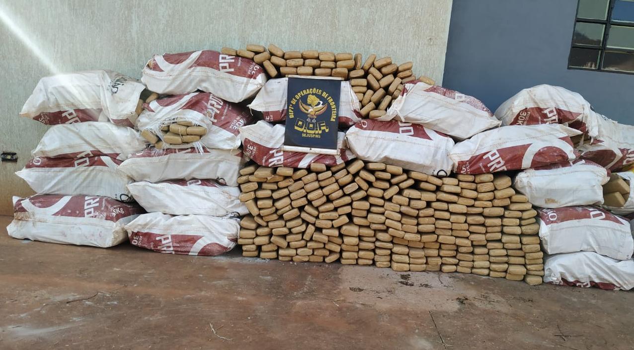 Veículo com quase 800 Kg de droga se envolve em acidente e é apreendido 