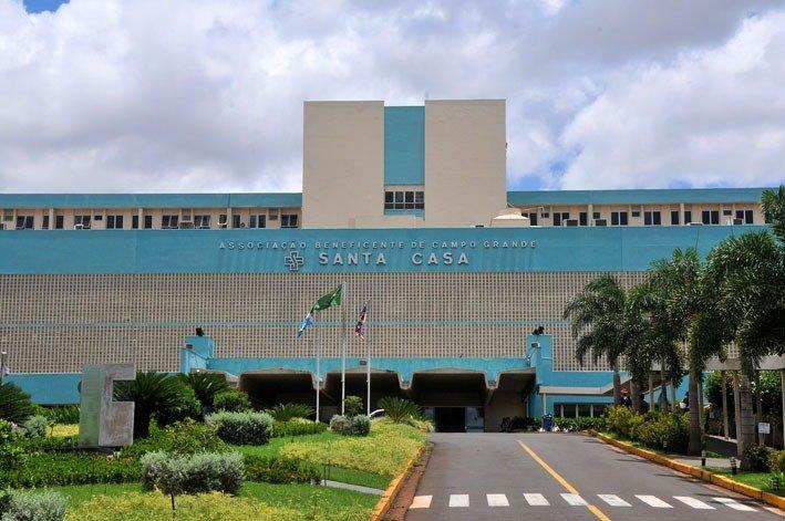 Em briga por causa de dívidas, pai atira em filho; internado no sábado (22) jovem fugiu no domingo (23)