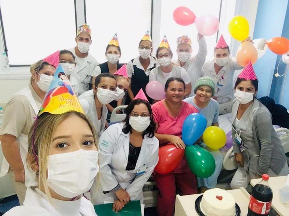 À espera de transplante, três-lagoense ganha festa de aniversário no hospital