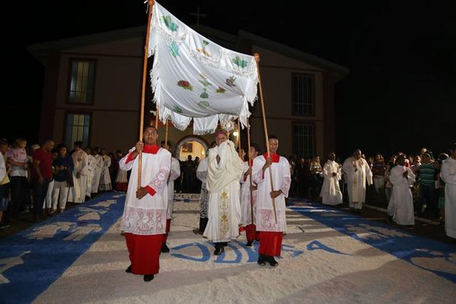 Corpus Christi terá bênção do Santíssimo em praça pública, confecção de tapetes tradicionais e arrecadação de alimentos