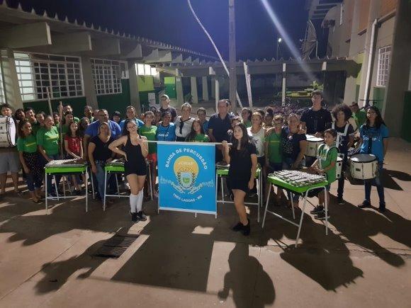 Deputado estadual Eduardo Rocha prestigia ensaio da banda de fanfarra da escola Jomap
