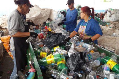 Meio Ambiente e Cooperativa Arara Azul recolhem mais de 1 tonelada de lixo reciclável no Campeonato de Motocross Meio Ambiente e Cooperativa Arara Azul recolhem mais de 1 tonelada de lixo reciclável no Campeonato de Motocross