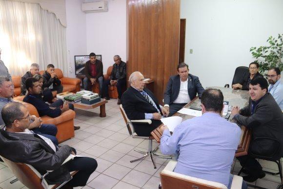 No Dnit, Eduardo Rocha, com vereadores e prefeito de Vicentina, solicitam melhorias de sinalização