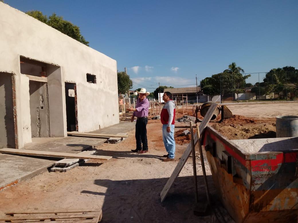 Prefeitura contempla campo de futebol do Alto da Boa Vista com vestiários, calçada e alambrado Prefeitura contempla campo de futebol do Alto da Boa Vista com vestiários, calçada e alambrado