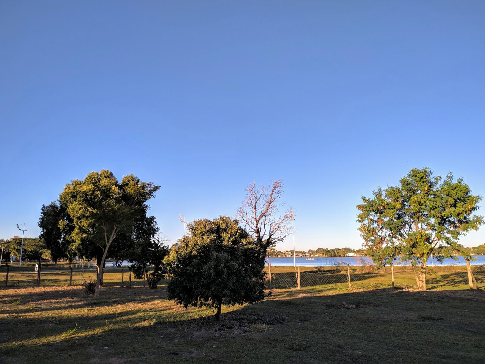 Temperatura máxima para hoje pode chegar aos 33ºC; umidade do ar cai levemente