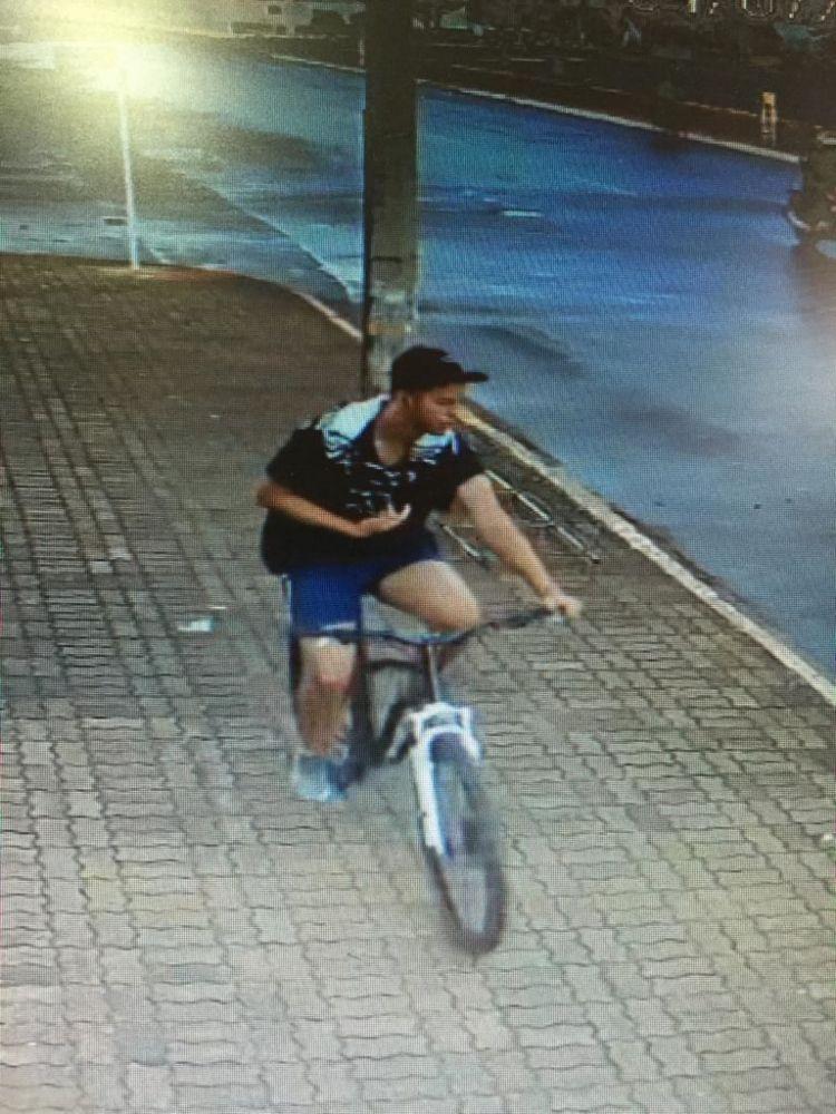 Agentes da Delegacia da Mulher buscam informações de homem que teria abusado de mulher na área central da cidade Agentes da Delegacia da Mulher buscam informações de homem que teria abusado de mulher na área central da cidade