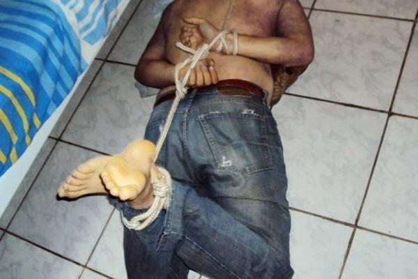 Ao ser flagrado furtando alimentos de fazenda, homem é amarrado em veículo e levado até a Delegacia