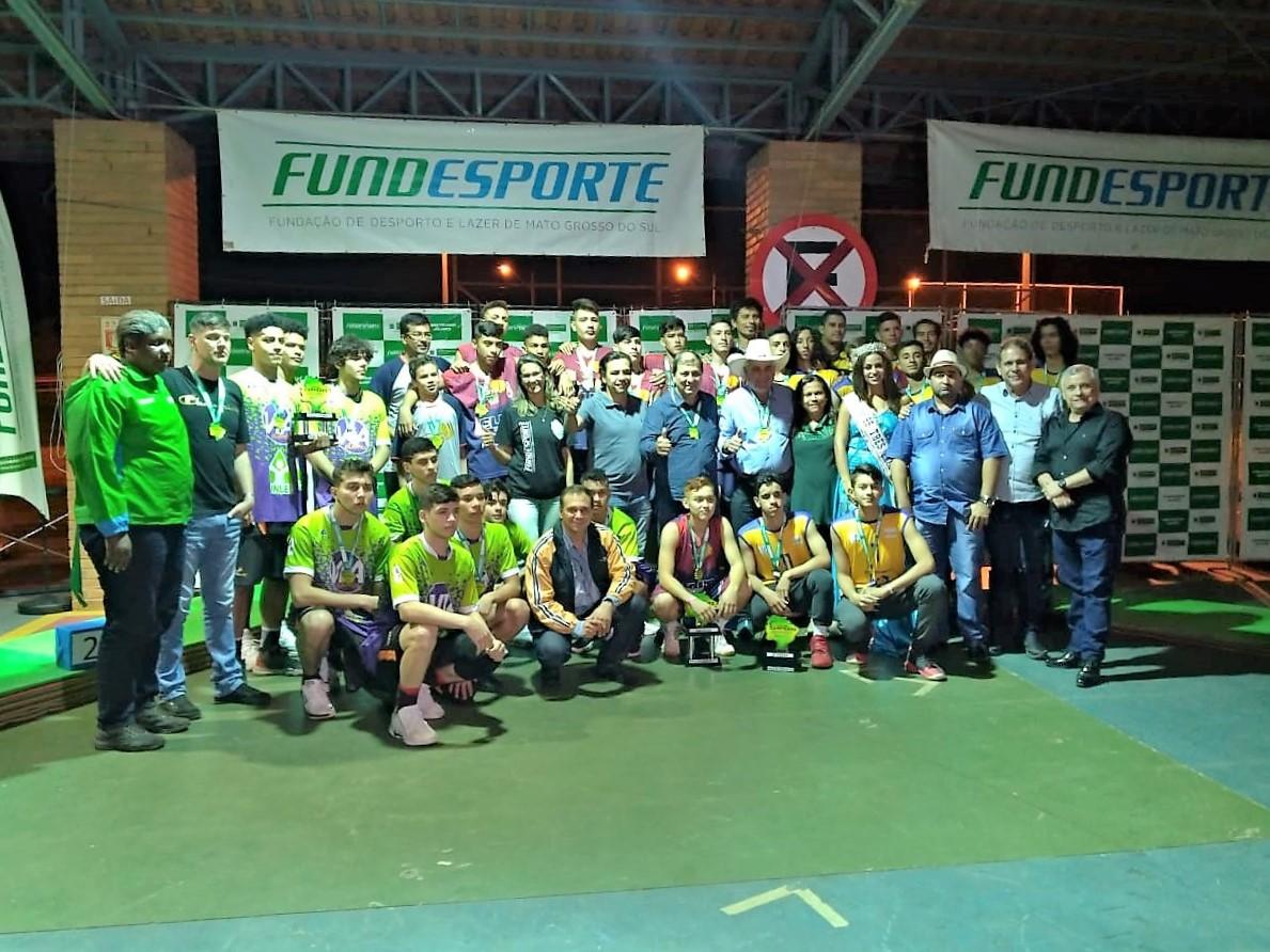 Prefeito Angelo Guerreiro prestigia entrega de premiação aos vencedores da Copa dos Campeões