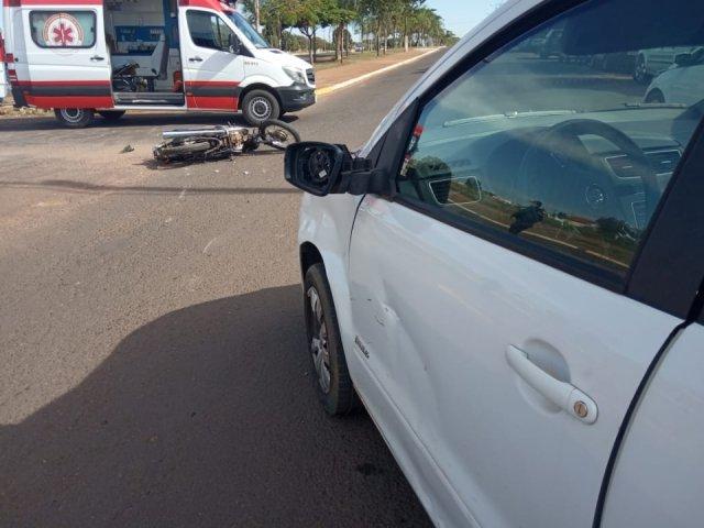 Carro e moto colidem na avenida Rosário Congro Carro e moto colidem na avenida Rosário Congro