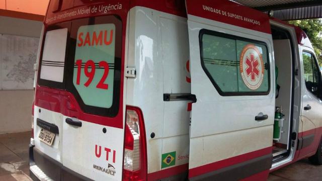 Colisão entre carro e moto deixa motociclista ferido em cruzamento no Jardim Progresso