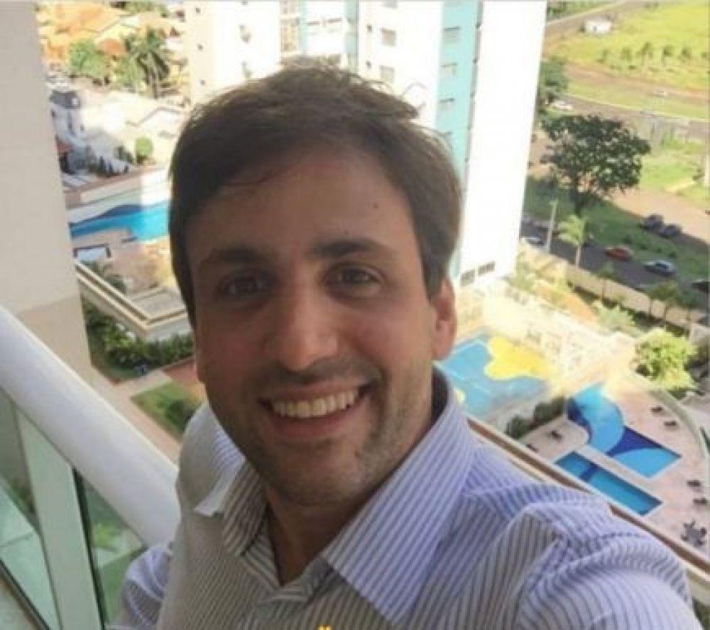 Familiares e amigos se despedem do três-lagoense Fabio Rezende Garcia
