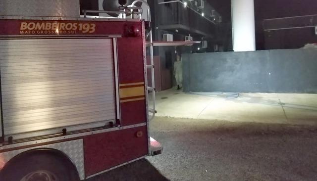 Incêndio destrói quarto em casa noturna de Três Lagoas