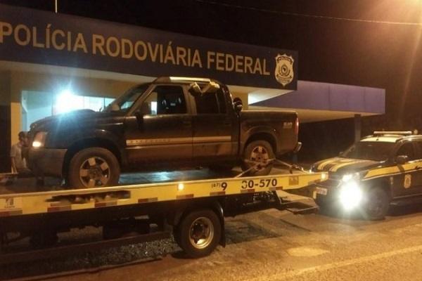 Motorista foge em alta velocidade e abandona S10 em Água Clara com mais de 470 kg de maconha