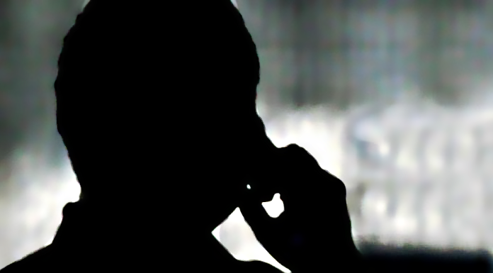 Mulher leva golpe de suposto tio e perde quase mil reais