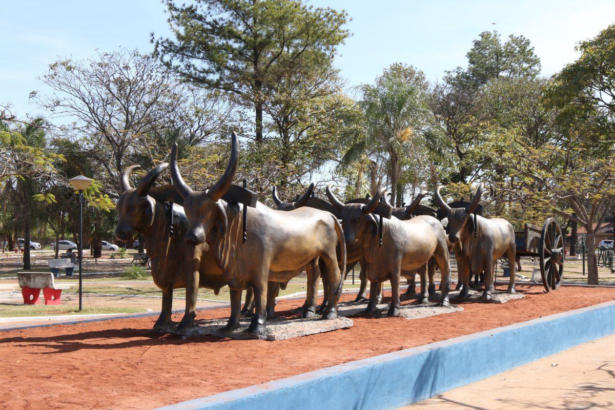 Praça do Jardim Alvorada ganha monumento “Junta de Bois”