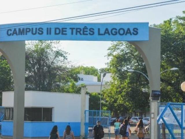 Professor da UFMS alega perseguição e justiça cancela suspensão de salário Professor da UFMS alega perseguição e justiça cancela suspensão de salário