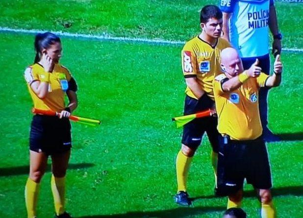 Três-lagoense Daiane Muniz estreia como arbitra assistente em jogo da serie A