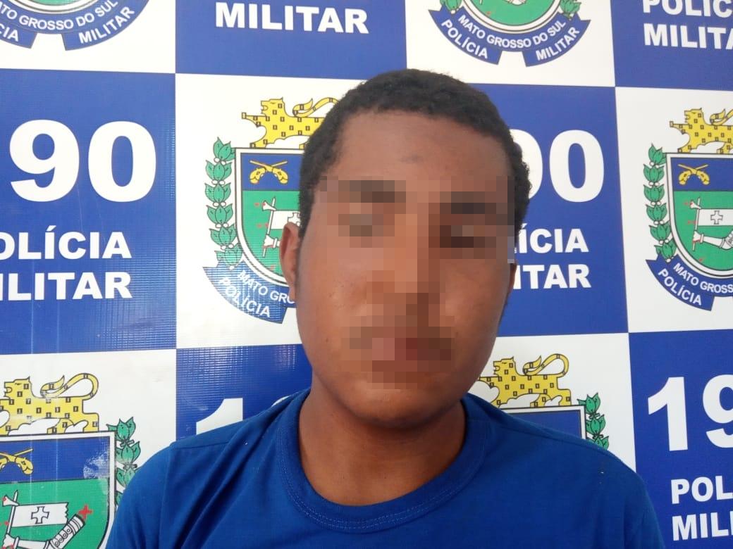Jovem que furtou carro em revendedora é preso quando tentava abastecer o veículo 