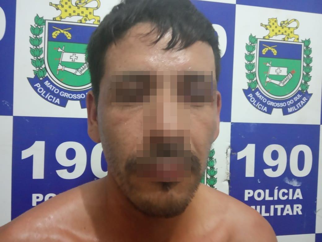 Com criança de colo, mulher é agredida e tem a mala queimada ao terminar com ex-companheiro