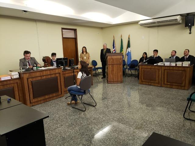 Esposa de Camilo dá início aos depoimentos no julgamento; confira imagens