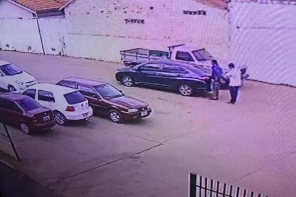 Flanelinha tenta extorquir cliente no estacionamento e é preso: vítima era o Delegado de Água Clara