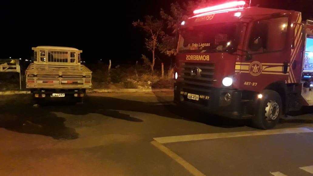 Veículos incendiados no bairro Nova Europa assustam moradores na madrugada desta quinta (12)