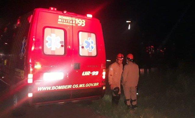 Colisão traseira entre caminhões mobiliza Corpo de Bombeiros na BR-158