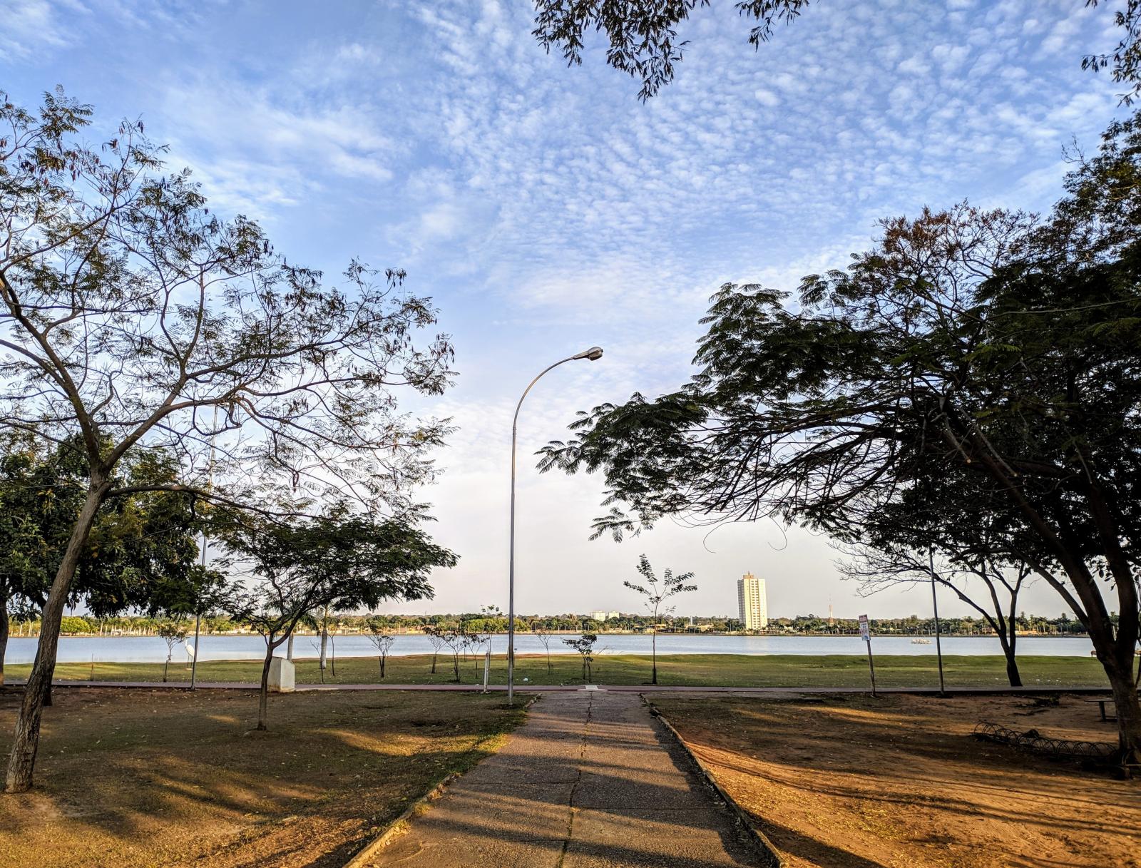 Com dia ensolarado e aberto na sexta-feira (6), a temperatura deve anotar 33 ºC Com dia ensolarado e aberto na sexta-feira (6), a temperatura deve anotar 33 ºC