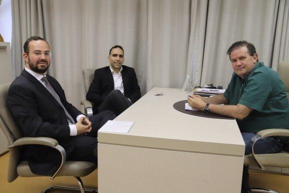Deputado Eduardo Rocha recebe procuradores do Estado em uma visita de cortesia