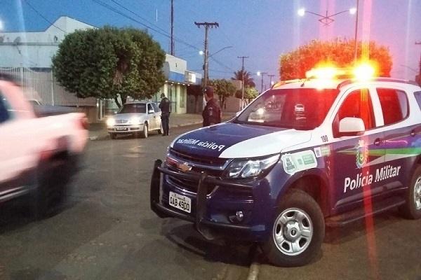Em Água Clara, homem embriagado é preso conduzindo veículo e polícia flagra cerveja no carro