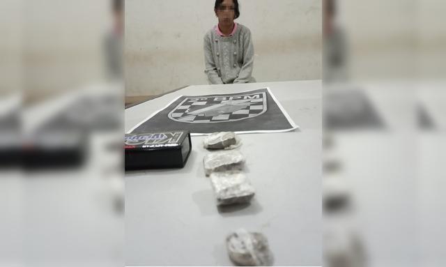 Mulher é presa por tráfico de drogas no Parque São Carlos