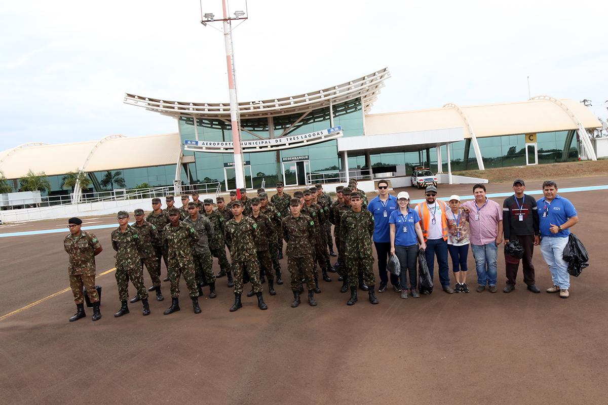 Prefeitura realiza ação de limpeza no Aeroporto Municipal em parceria com o Exército