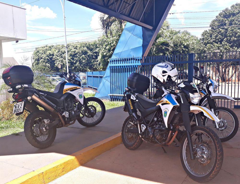 Mulher com tornozeleira eletrônica desacata policial no Centro de Três Lagoas