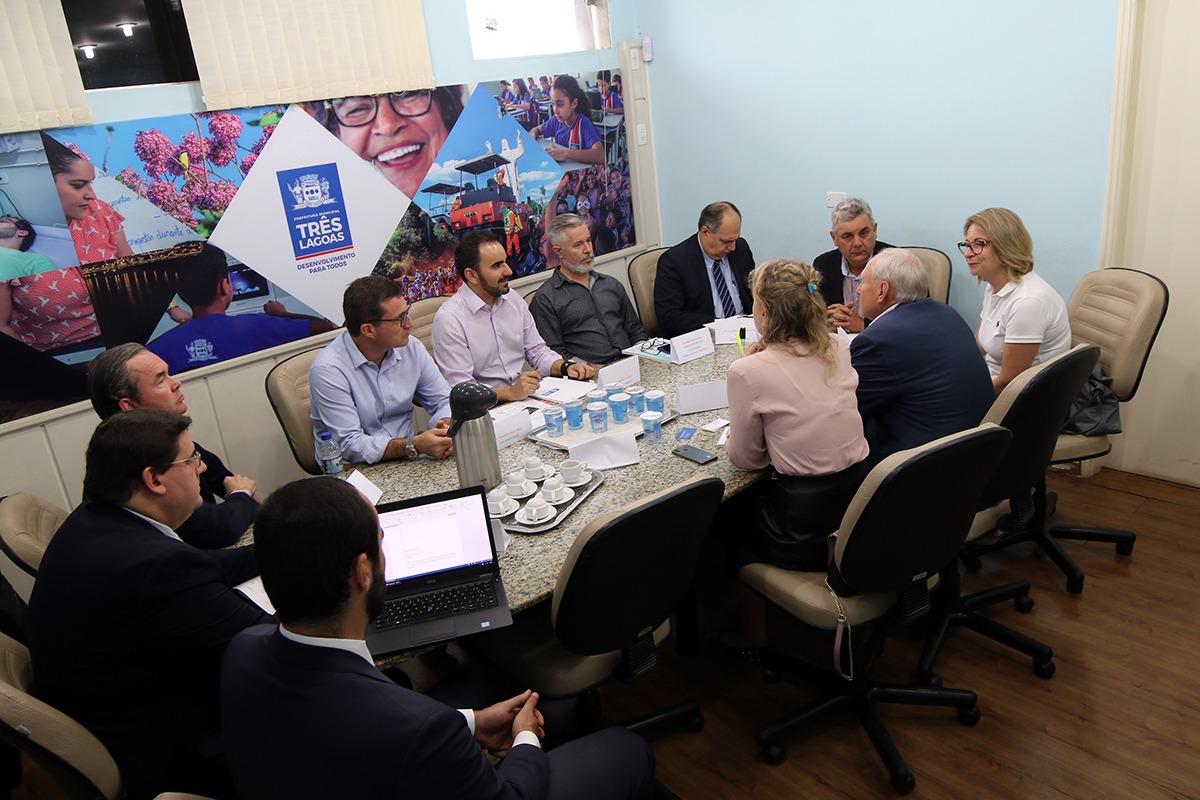 Prefeito Angelo Guerreiro recebe empresários russos da Acron Group Prefeito Angelo Guerreiro recebe empresários russos da Acron Group