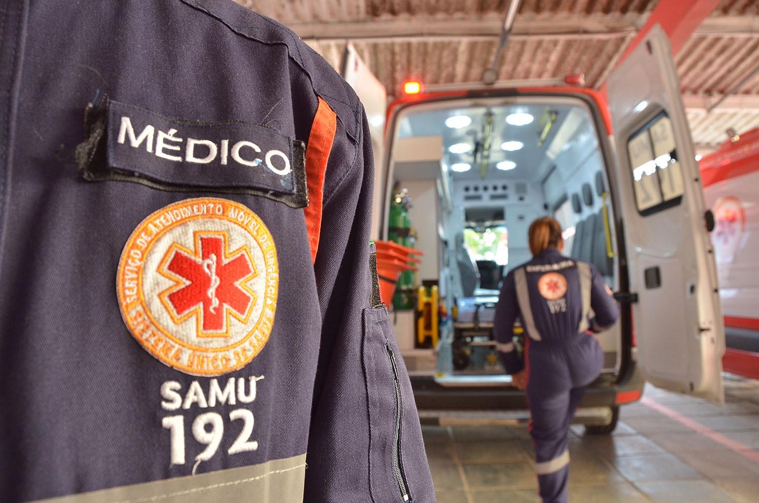 Três acidentes de trânsito foram registrados na noite deste domingo